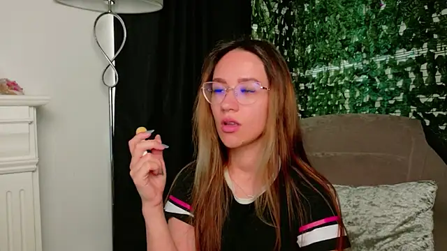 Nicole Bliss online show from 07-17-26, 05:26