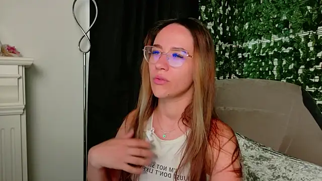 Nicole Bliss online show from 07-16-26, 05:15