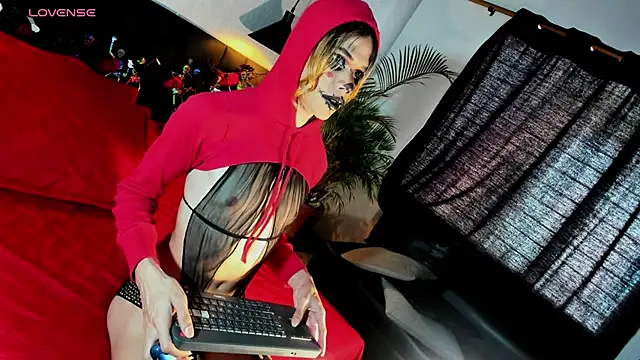 love amor  online show from 10-31-25, 03:08