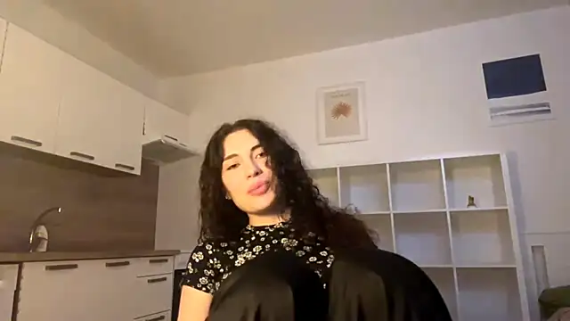 Snapshot of runawyin chatting on 07-14-26, 06:25 runawyin online show from 07-14-26, 06:25