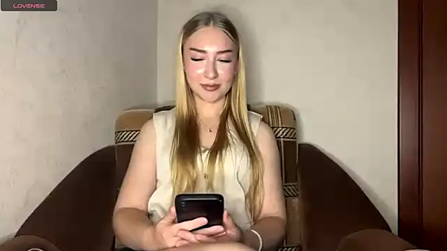 Snapshot of AlinaTeaseX chatting on 07-02-26, 08:26 AlinaTeaseX online show from 07-02-26, 08:26