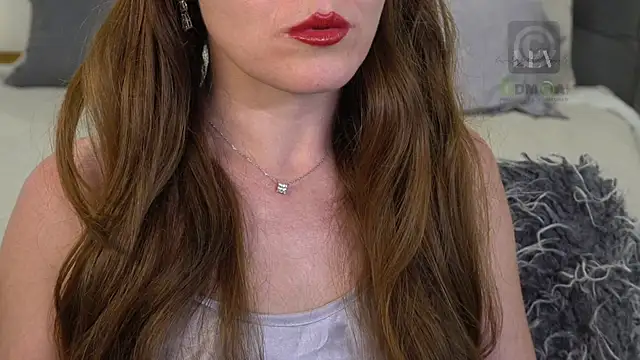 Snapshot of leverageurassets chatting on 10-28-25, 12:04 leverageurassets online show from 10-28-25, 12:04