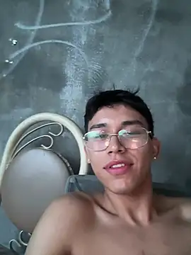 Snapshot of Angeloivan0 chatting on 07-20-26, 01:35 Angeloivan0 online show from 07-20-26, 01:35