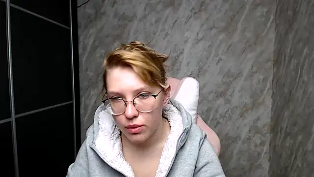 Snapshot of Reginasmilee chatting on 03-12-25, 02:52 Reginasmilee online show from 03-12-25, 02:52