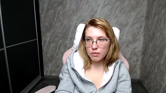 Snapshot of Reginasmilee chatting on 03-11-25, 07:46 Reginasmilee online show from 03-11-25, 07:46