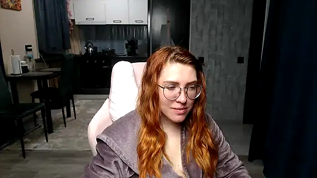Snapshot of Reginasmilee chatting on 04-18-26, 02:58 Reginasmilee online show from 04-18-26, 02:58