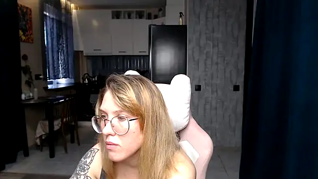 Snapshot of Reginasmilee chatting on 09-26-25, 05:47 Reginasmilee online show from 09-26-25, 05:47
