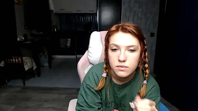 Snapshot of Reginasmilee chatting on 10-15-25, 11:24 Reginasmilee online show from 10-15-25, 11:24