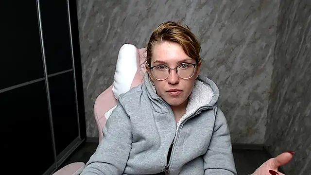 Snapshot of Reginasmilee chatting on 03-13-25, 03:44 Reginasmilee online show from 03-13-25, 03:44