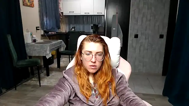 Snapshot of Reginasmilee chatting on 04-21-26, 02:51 Reginasmilee online show from 04-21-26, 02:51