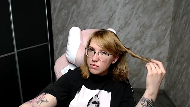 Snapshot of Reginasmilee chatting on 03-15-25, 10:57 Reginasmilee online show from 03-15-25, 10:57