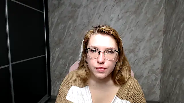 Snapshot of Reginasmilee chatting on 03-18-25, 03:45 Reginasmilee online show from 03-18-25, 03:45