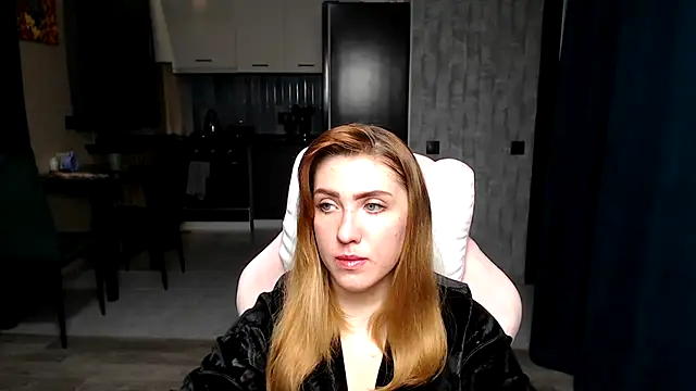 Reginasmilee online show from 11-28-25, 04:01