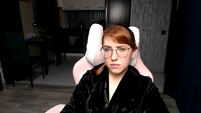 Reginasmilee online show from 11-13-25, 01:31