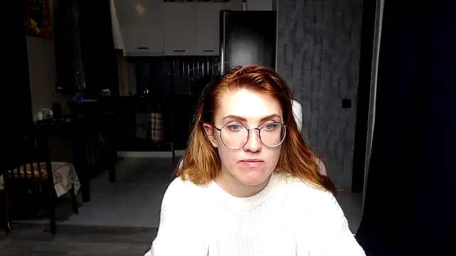 Snapshot of Reginasmilee chatting on 10-18-25, 01:02 Reginasmilee online show from 10-18-25, 01:02