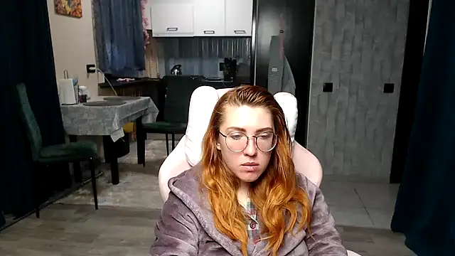 Snapshot of Reginasmilee chatting on 04-21-26, 02:47 Reginasmilee online show from 04-21-26, 02:47