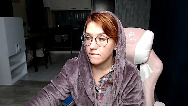 Snapshot of Reginasmilee chatting on 10-06-25, 04:52 Reginasmilee online show from 10-06-25, 04:52