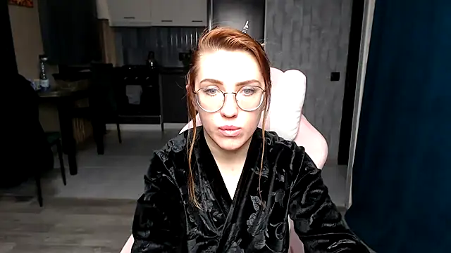 Reginasmilee online show from 11-15-25, 02:37