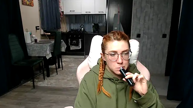 Snapshot of Reginasmilee chatting on 04-22-26, 02:40 Reginasmilee online show from 04-22-26, 02:40