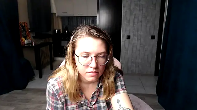 Snapshot of Reginasmilee chatting on 09-11-25, 11:49 Reginasmilee online show from 09-11-25, 11:49