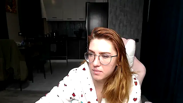 Reginasmilee online show from 11-25-25, 12:22