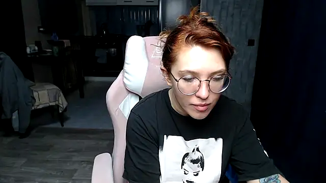 Snapshot of Reginasmilee chatting on 10-15-25, 01:59 Reginasmilee online show from 10-15-25, 01:59