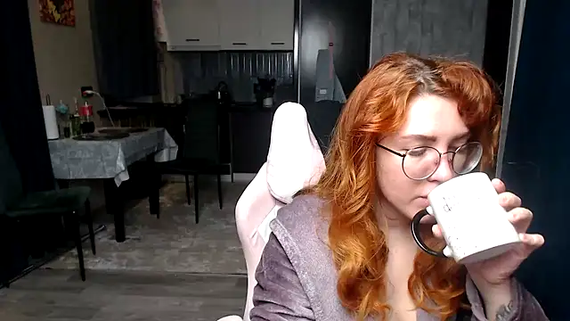 Snapshot of Reginasmilee chatting on 04-19-26, 01:28 Reginasmilee online show from 04-19-26, 01:28