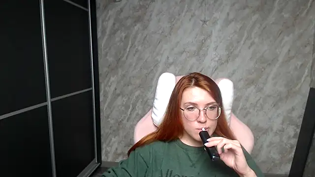 Reginasmilee online show from 02-10-26, 05:28