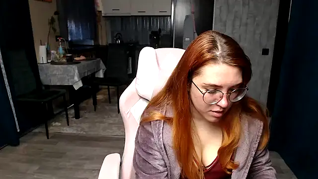 Snapshot of Reginasmilee chatting on 04-28-26, 02:49 Reginasmilee online show from 04-28-26, 02:49