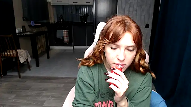 Snapshot of Reginasmilee chatting on 10-17-25, 02:59 Reginasmilee online show from 10-17-25, 02:59