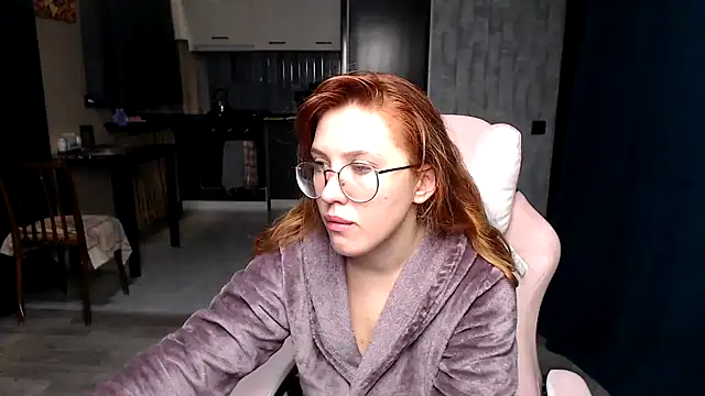 Snapshot of Reginasmilee chatting on 10-19-25, 01:41 Reginasmilee online show from 10-19-25, 01:41