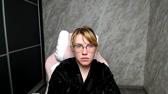 Snapshot of Reginasmilee chatting on 03-16-25, 03:17 Reginasmilee online show from 03-16-25, 03:17