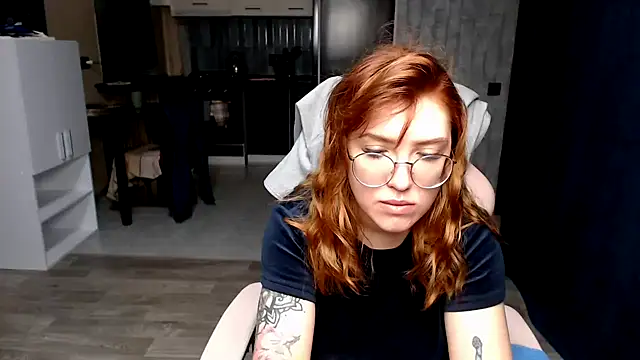 Snapshot of Reginasmilee chatting on 10-10-25, 10:21 Reginasmilee online show from 10-10-25, 10:21