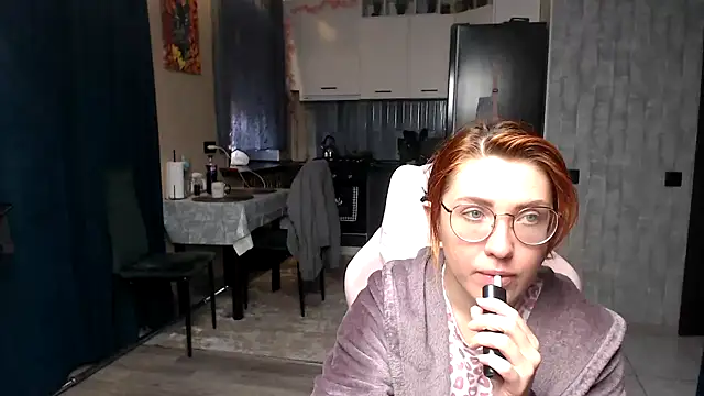 Snapshot of Reginasmilee chatting on 04-26-26, 03:48 Reginasmilee online show from 04-26-26, 03:48