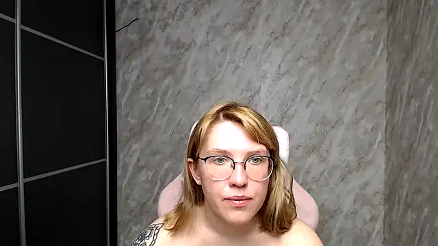 Snapshot of Reginasmilee chatting on 03-17-25, 12:46 Reginasmilee online show from 03-17-25, 12:46