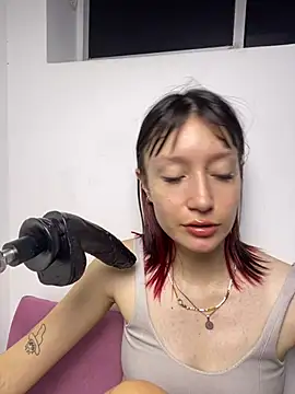 im lizzy17 online show from 07-18-26, 05:27