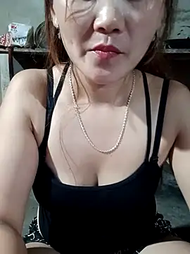 Snapshot of Emma-18h chatting on 07-16-26, 12:35 Emma-18h online show from 07-16-26, 12:35