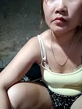 Snapshot of Emma-18h chatting on 07-20-26, 12:40 Emma-18h online show from 07-20-26, 12:40