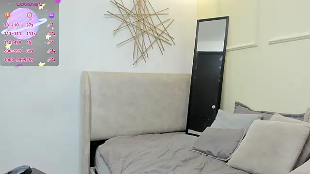 vera  lux online show from 07-18-26, 12:25