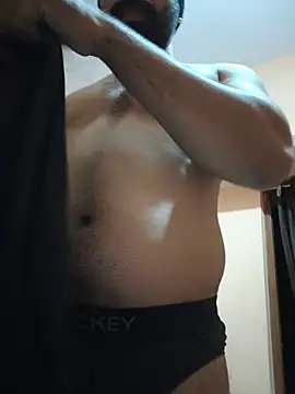 Snapshot of 8inch_hunk19 chatting on 06-25-26, 06:35 8inch hunk19 online show from 06-25-26, 06:35