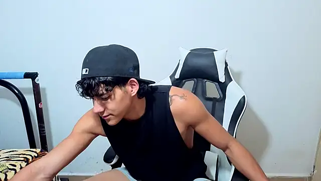 Noah  Dick online show from 08-08-26, 06:53