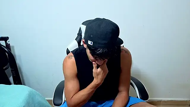 Noah  Dick online show from 08-07-26, 01:33