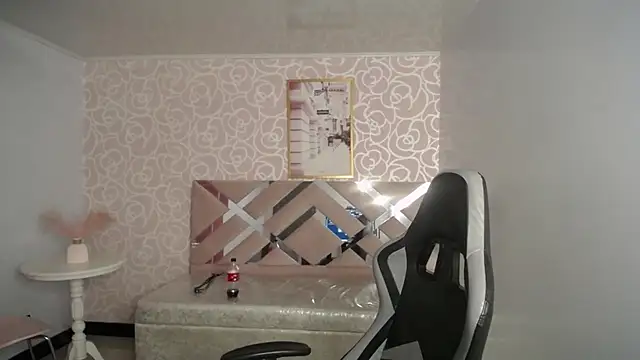 LauraKail ch online show from 06-25-26, 03:04