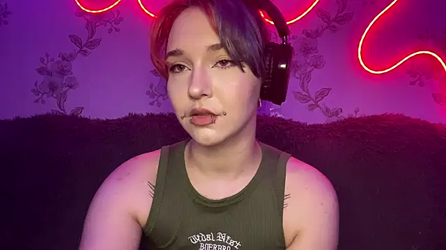 Snapshot of LILLYWYS chatting on 06-24-26, 05:11 LILLYWYS online show from 06-24-26, 05:11