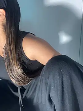 mialuxuryyx online show from 07-18-26, 05:43