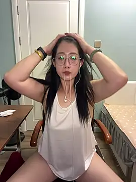 weiwei103 online show from 06-26-26, 02:23