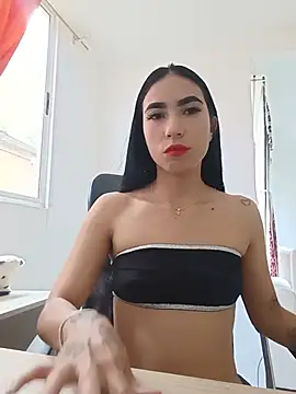 Halliesturner online show from 06-29-26, 01:22