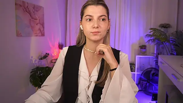 LucreciaStorm online show from 06-30-26, 06:57