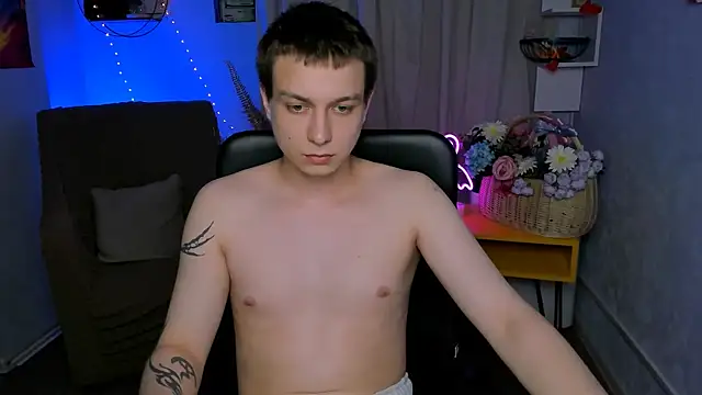 Snapshot of eric_nova chatting on 07-12-26, 07:15 eric nova online show from 07-12-26, 07:15