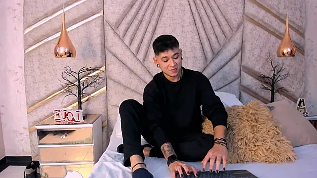 MarkLaurens online show from 06-28-26, 03:18